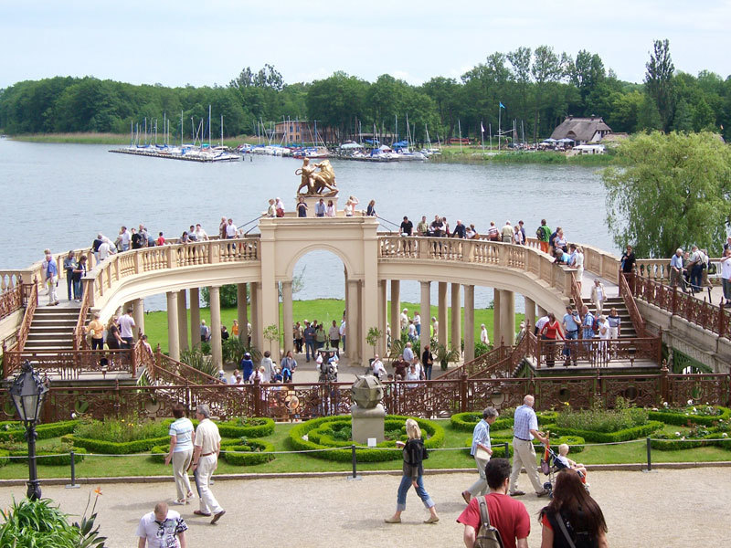 Schweriner Schloss- und Burggarten mit Orangerie Schweriner Schloss- und Burggarten mit Orangerie