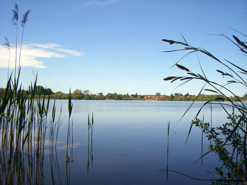 Ostufer Schweriner See mit Naturschutzgebiet Warnowtal bei Karnin Ostufer Schweriner See mit Naturschutzgebiet Warnowtal bei Karnin