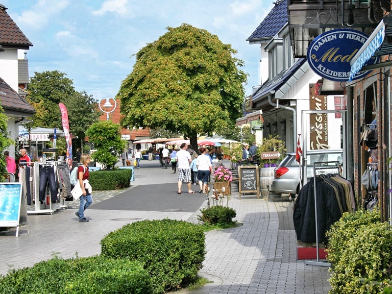 Flaniermeile Strandstraße in Zingst Ostseeheilbad Zingst