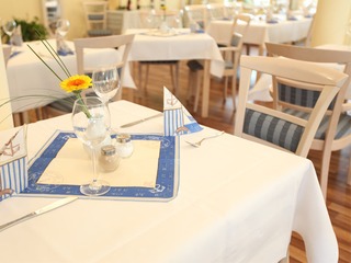 Restaurant mit Seeterrasse im Strandhotel Plau am See Restaurant mit Seeterrasse im Strandhotel Plau am See