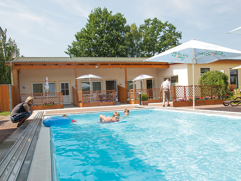 Ferienwohnungen in der Ferienanlage "Zum See" Ferienwohnungen in der Ferienanlage "Zum See"