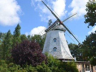 Dierkower Mühle "Zum Holländer" Dierkower Mühle "Zum Holländer"