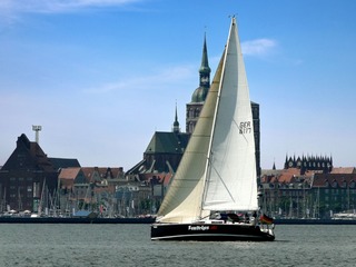 Segeltouren ab 4 Stunden bis 3 Tage mit 2 Übernachtungen Segeltouren ab 4 Stunden bis 3 Tage mit 2 Übernachtungen