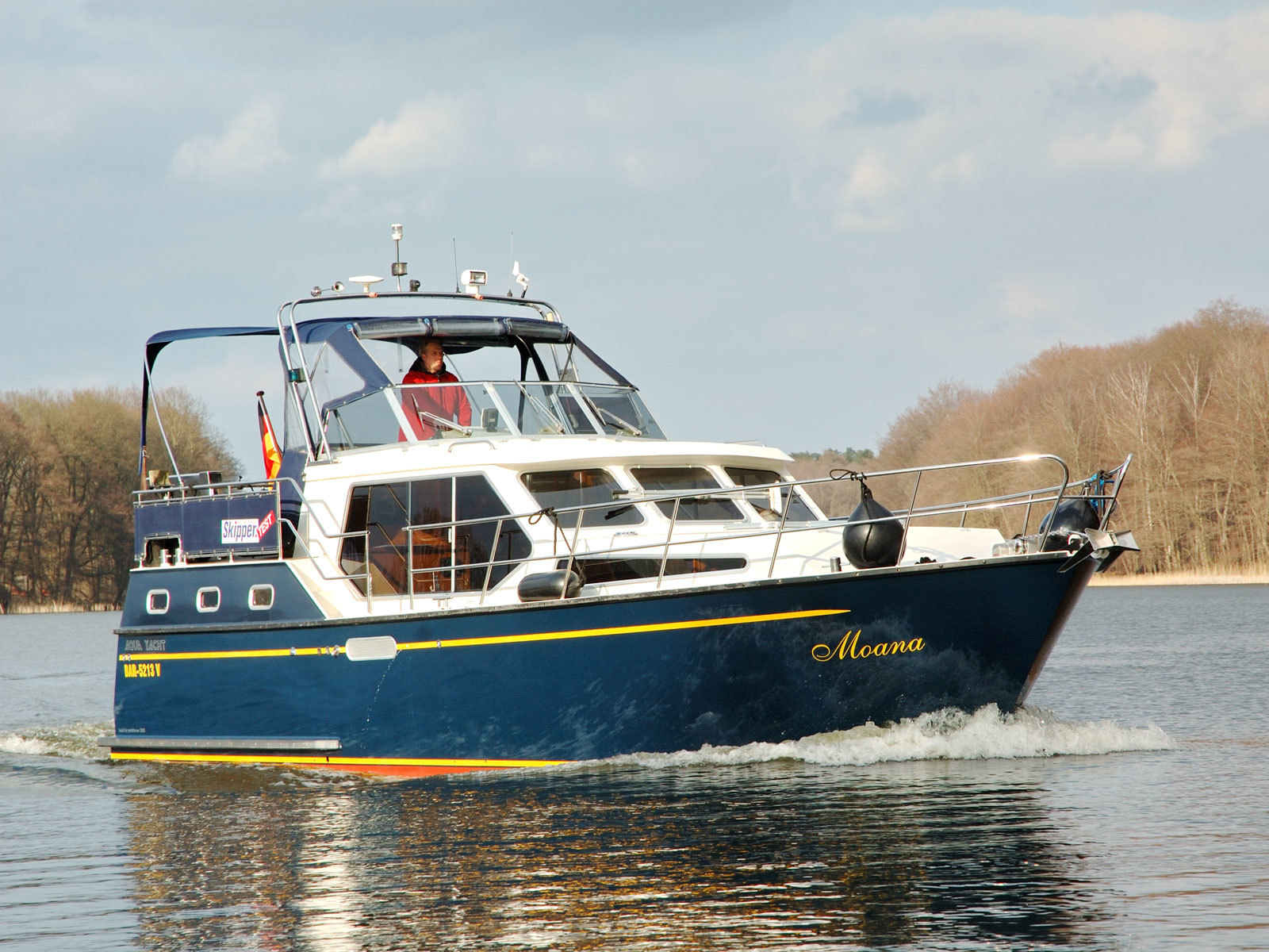 Motor-Yacht Moana - führerscheinfrei chartern Motor-Yacht Moana - führerscheinfrei chartern