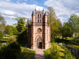 Katholische Kirche St. Helena und St. Andreas Katholische Kirche St. Helena und St. Andreas