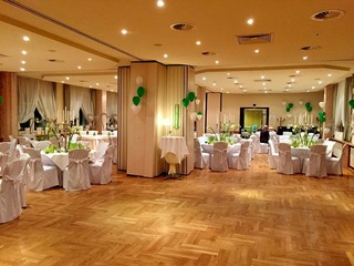 Feiern & Hochzeiten für bis zu 120 Personen Feiern & Hochzeiten für bis zu 120 Personen