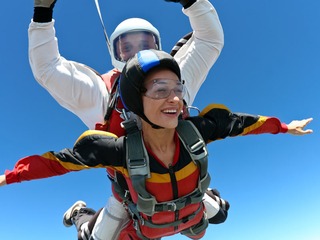 Fallschirmspringen Sylt | © germanskydive110 - stock.adobe.com Fallschirmspringen Sylt